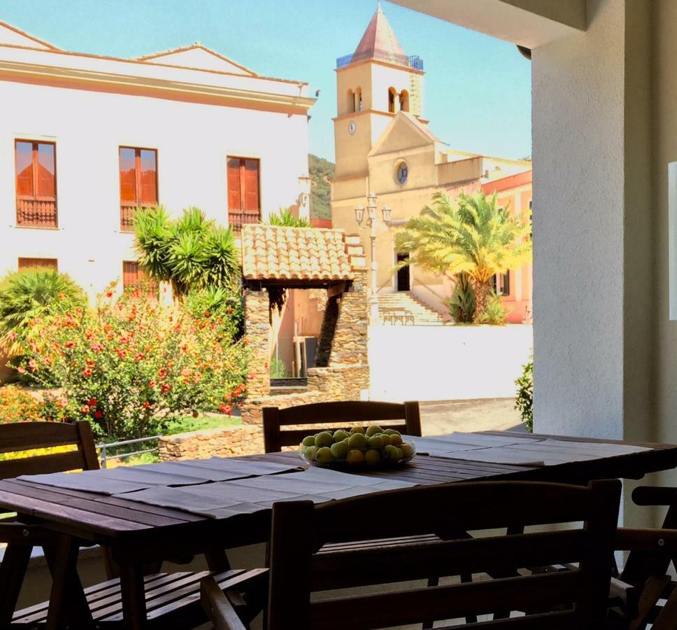 Case Vacanze La Pavoncella Teulada Extérieur photo